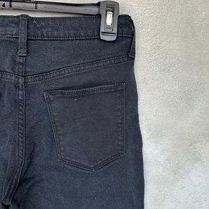 Universal threads size 27/R or size 4-6